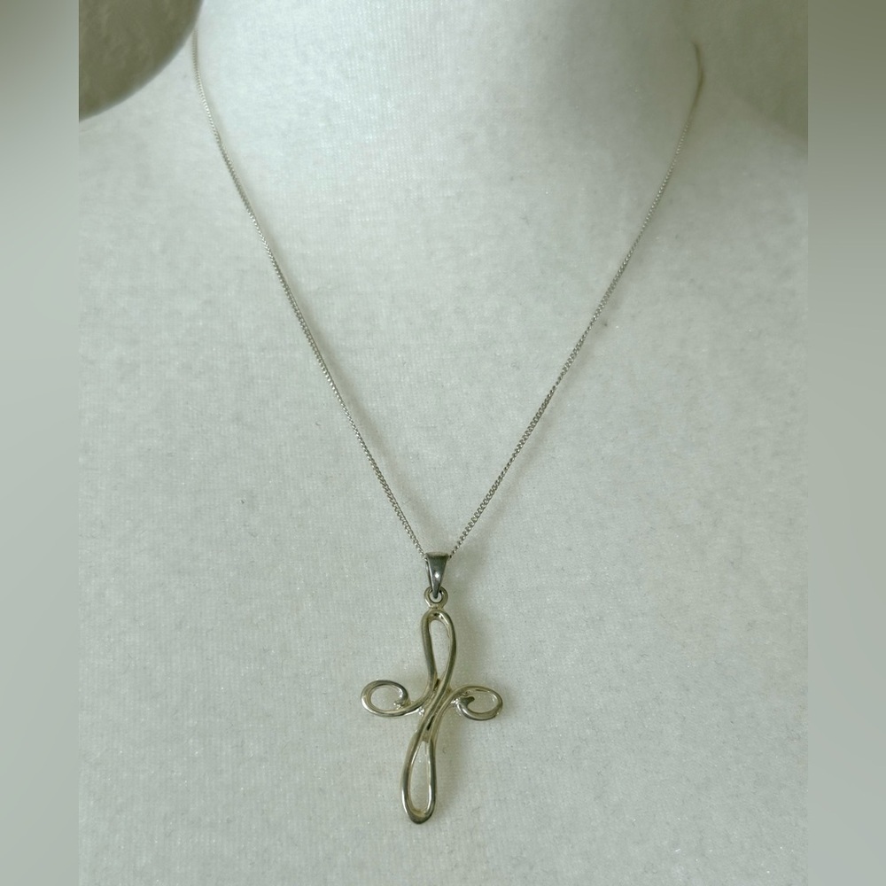 925 Sterling Silver Artisan Loop Cross Necklace – 18” Chain